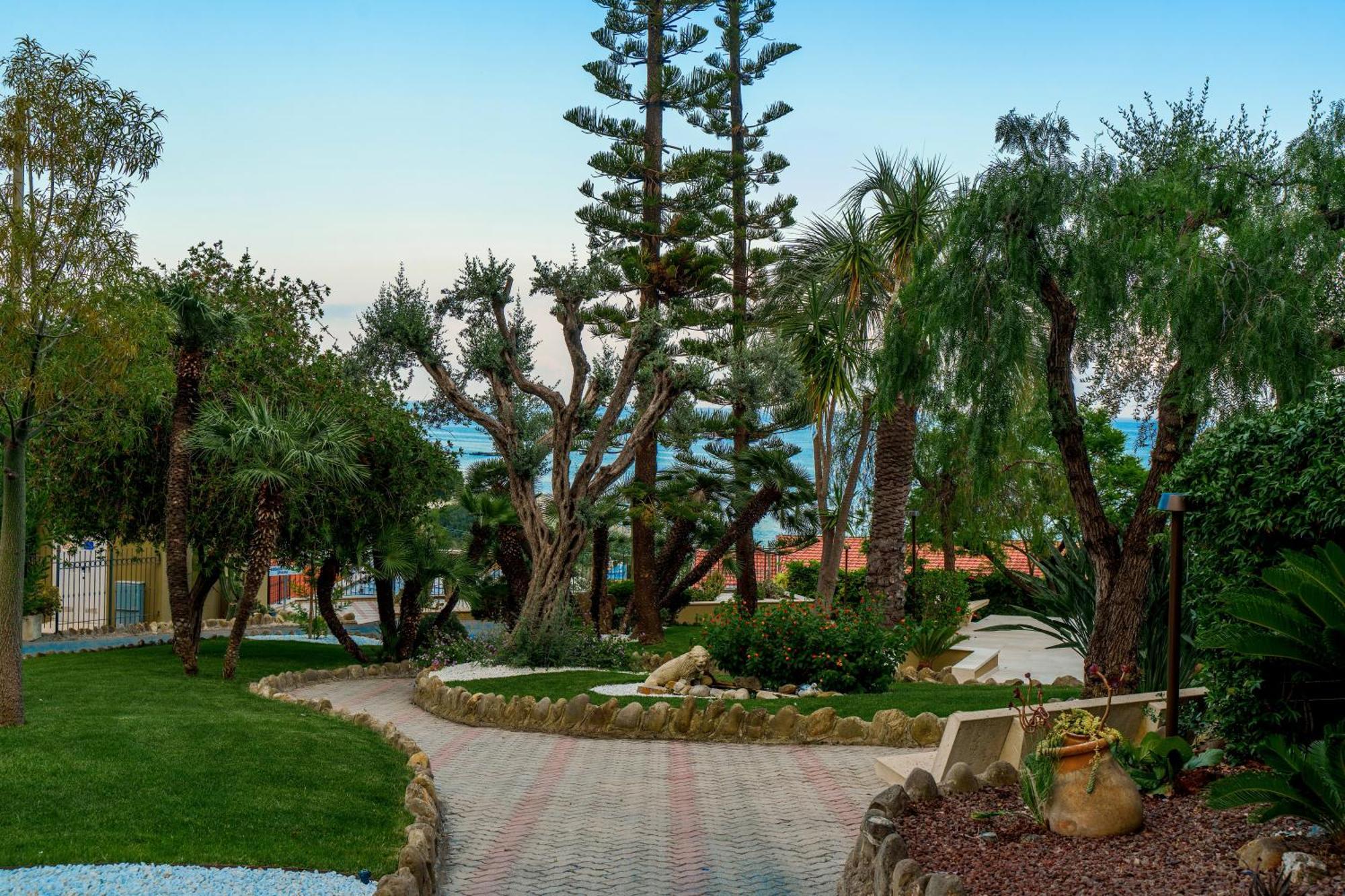 Hotel Villa Levi Санремо Экстерьер фото